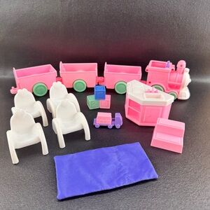 Vintage 1996 MATTEL BARBIE KELLY Nursery School Playset Partial Set